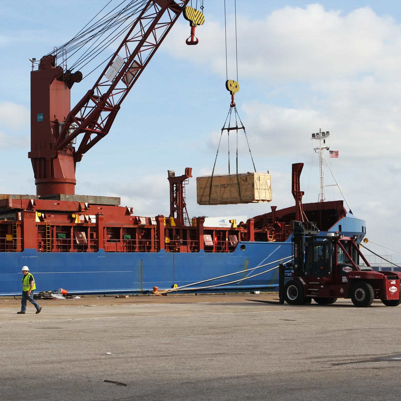 Barge-mounted heavy lift crane, Heavy lift crane, Super post Panamax crane, Post Panamax crane, Mobile Container Terminal, APMT, McDuffie Coal Terminal, Metallurgical coal, Alabama Steel Terminal, Connectivity , Rail Access, On dock cold storage, Cold storage facilities, Real estate, Commercial development, Mobile River, Mobile Bay, Rail Ferry