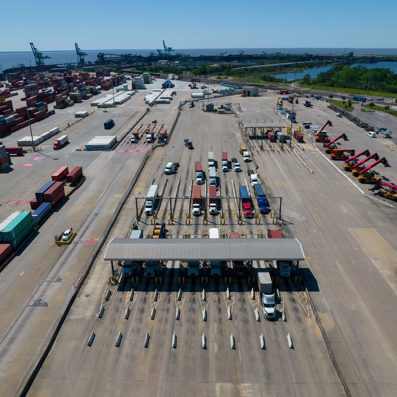 Barge-mounted heavy lift crane, Heavy lift crane, Super post Panamax crane, Post Panamax crane, Mobile Container Terminal, APMT, McDuffie Coal Terminal, Metallurgical coal, Alabama Steel Terminal, Connectivity , Rail Access, On dock cold storage, Cold storage facilities, Real estate, Commercial development, Mobile River, Mobile Bay, Rail Ferry